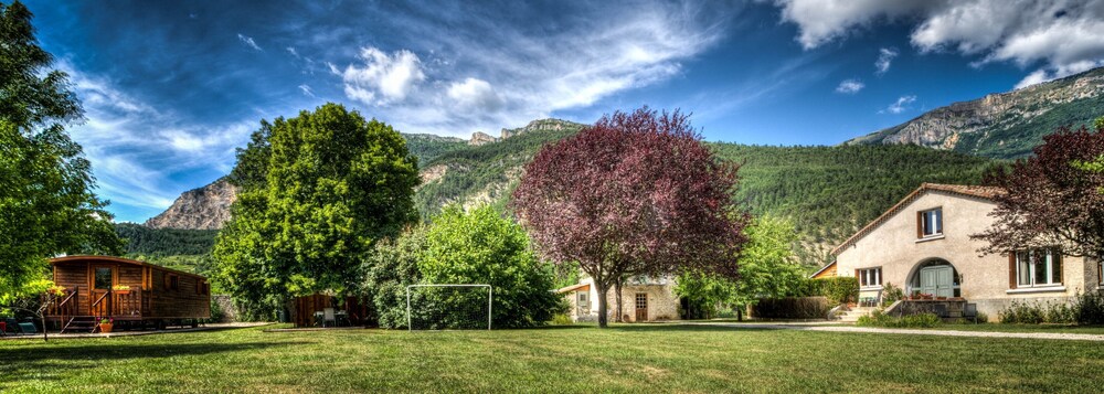 L Enclos B B Et Gites Chatillon En Diois Hotels Com