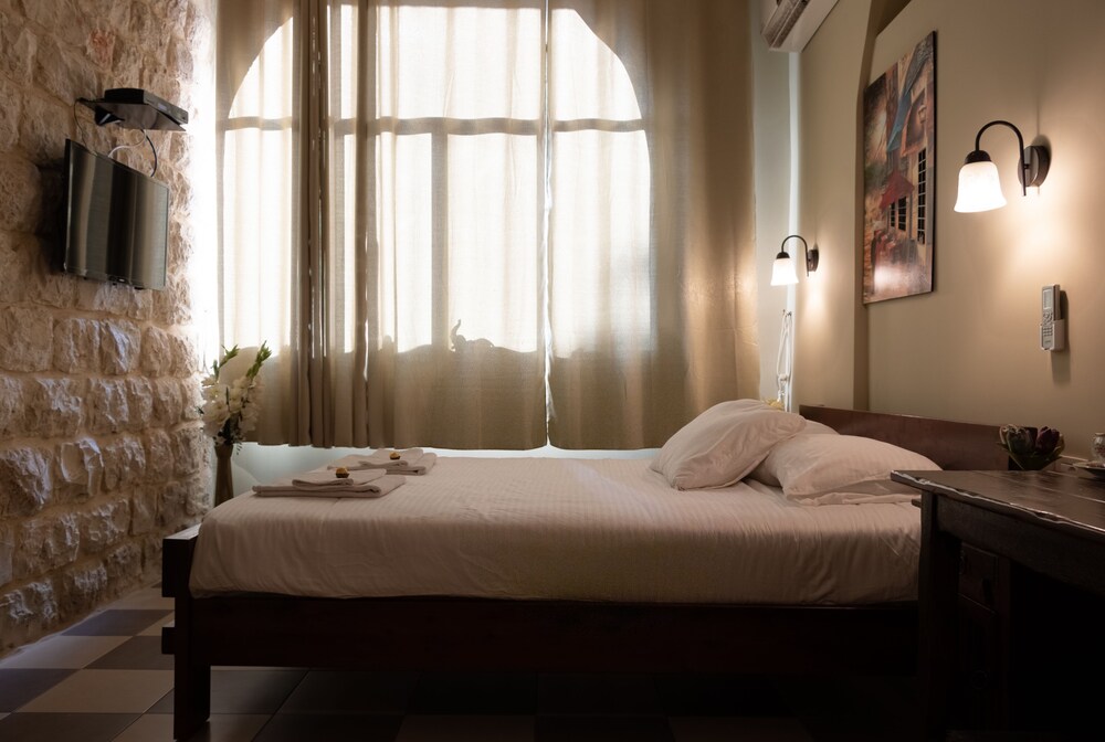 احجز عصفور بوتيك هوتل في حيفا قارن