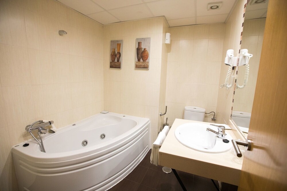 Hotel Arcco Ubeda Ubeda Spain Ubeda Hotel Discounts Hotels Com