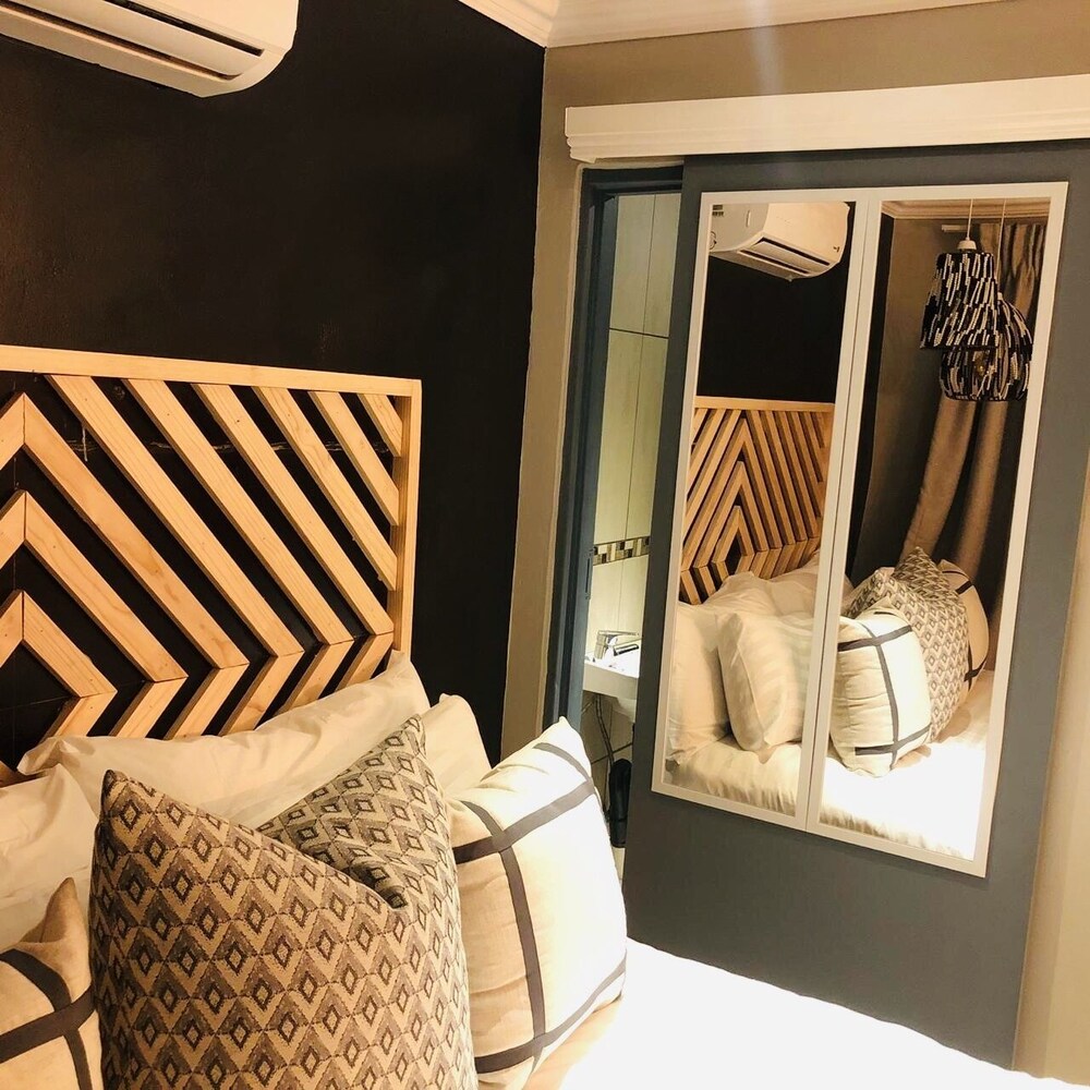 kingsgate throw pillow