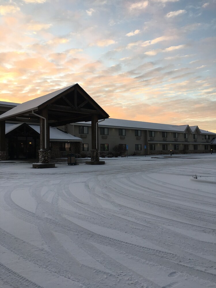 Book Moose Lake Lodge & Suites in Moose Lake