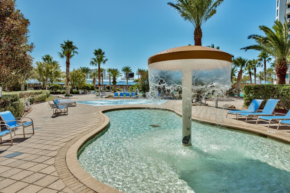 destin palms hideaway *spring specials* lagoon pool!