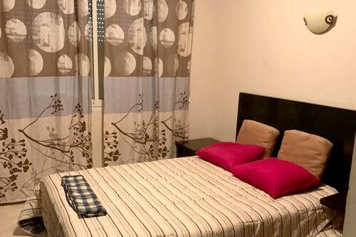 احجز شقة من غرفتي نوم في الدار البيضاء مع إطلالة رائعة على المدينة وحديقة داخلية وواي فاي تبع د 10 كم عن الشاطئ في الدار البيضاء قارن أسعار الفنادق في الدار البيضاء