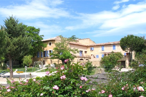 Bastide De La Peyroliere Appartements En Apt Hotels Com