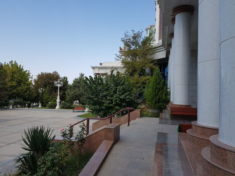 ëì¬ì ìì¹í ìë'í ìíí¸ í¹ê° í¸í