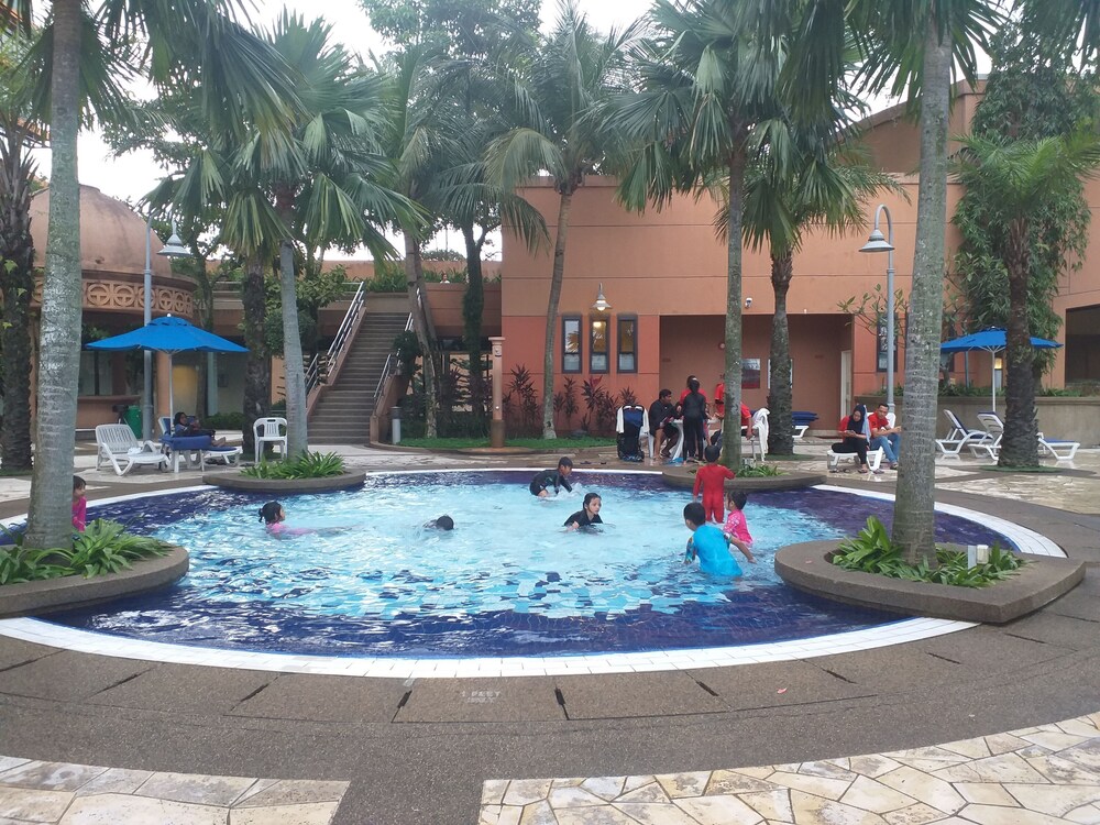 Club Saud at Times Square (Kuala Lumpur, Malaysia), Kuala Lumpur 