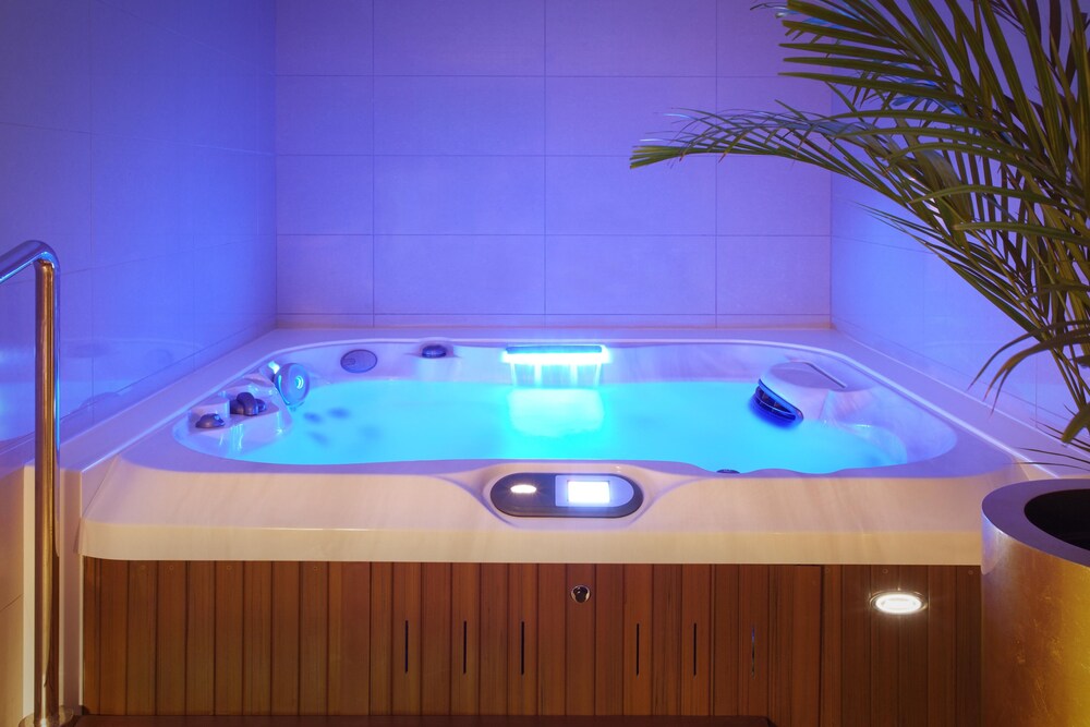 Royal Tulip Muscat Muscat Info Photos Reviews Book At Hotels Com