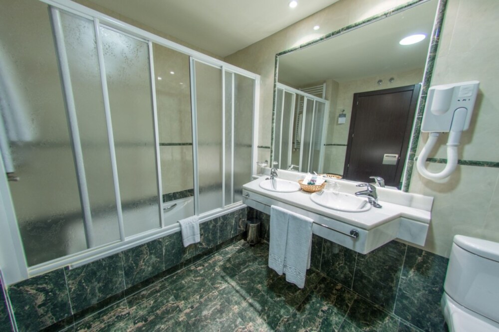 Book Hostal Los 5 Pinos In Madrid Hotels Com