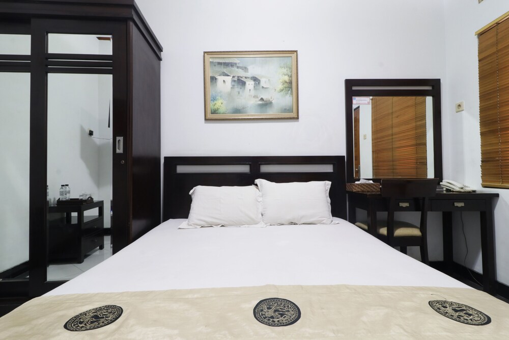 Dinnar Homestay Syariah Surabaya Indonesia Surabaya Hotel Discounts Hotels Com