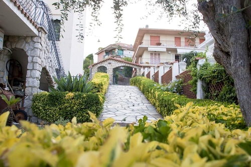 Book House With 4 Bedrooms In Sanremo With Wonderful Sea View And Furnished Terrace 500 M From The Beach In Sanremo Hotels Com