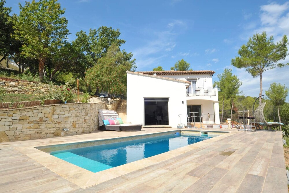 Book Villa With 3 Bedrooms In Auriol With Wonderful Mountain View Private Pool Enclosed Garden In Auriol Hotels Com