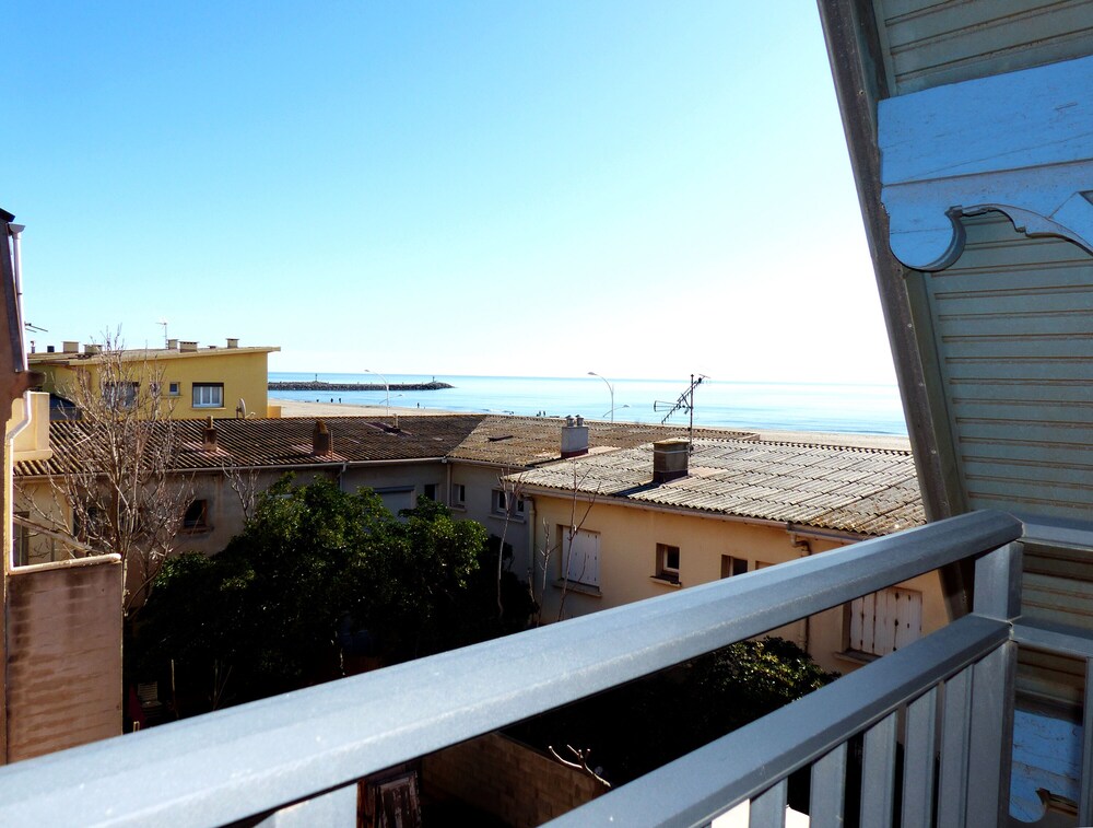 Le Chalet Valras Plage France Valras Plage Hotel Discounts Hotels Com