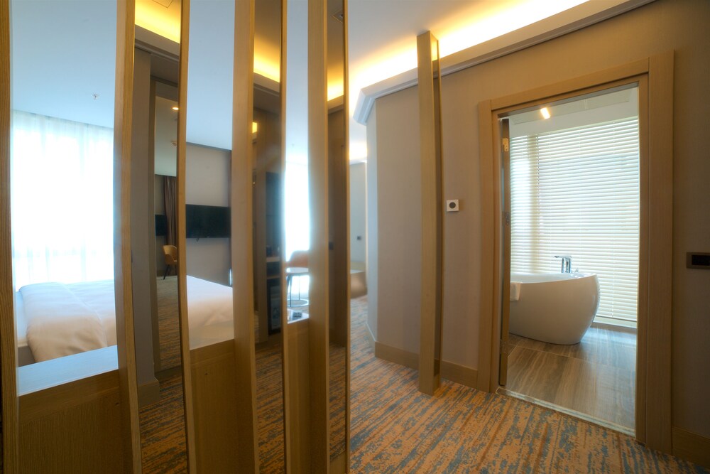 Izel Kirhan Rhanizel Twitter