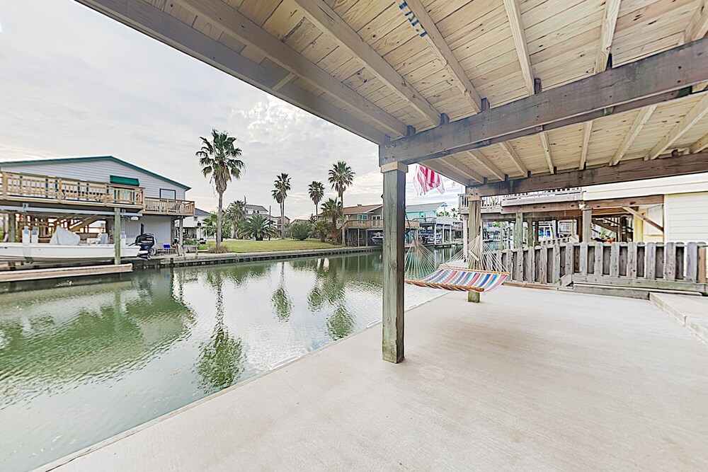 Book New Listing West Bay Beauty W 3 Decks Kayaks 3 Bedroom Home In Galveston And Vicinity Hotels Com