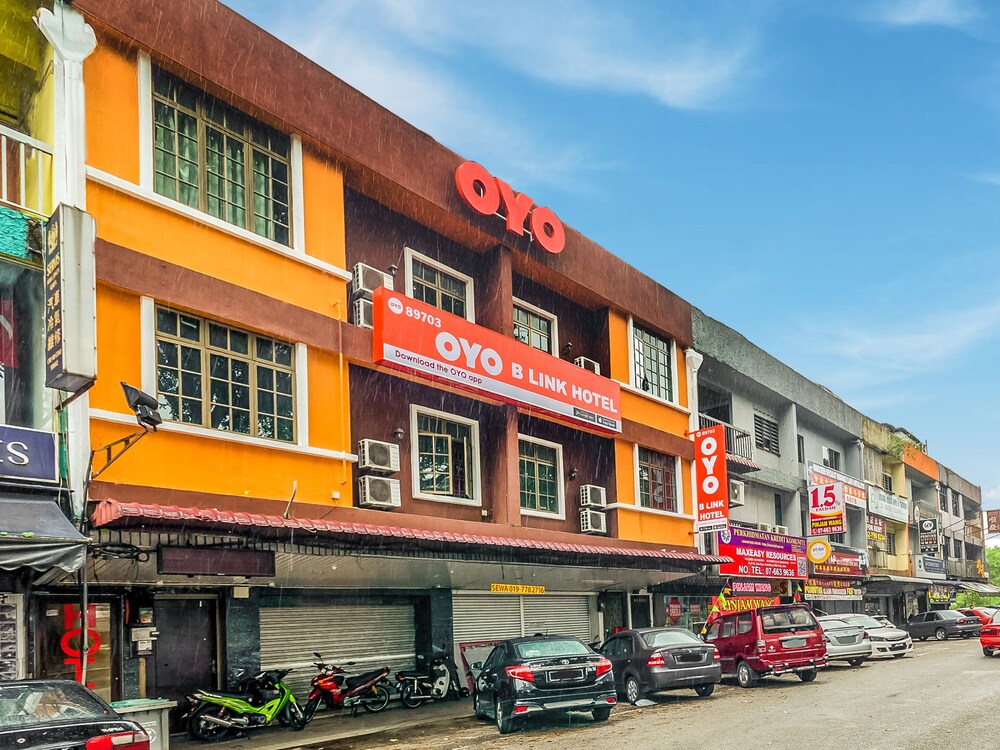 Book Oyo 89703 B Link Hotel In Kulai Hotels Com
