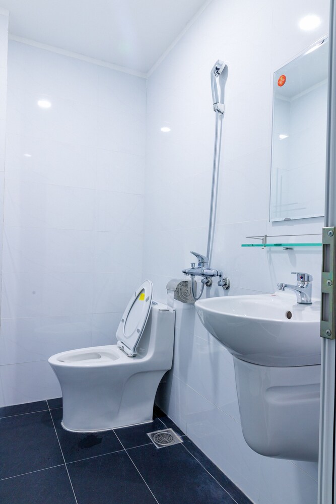 华丽三人房 - 浴室