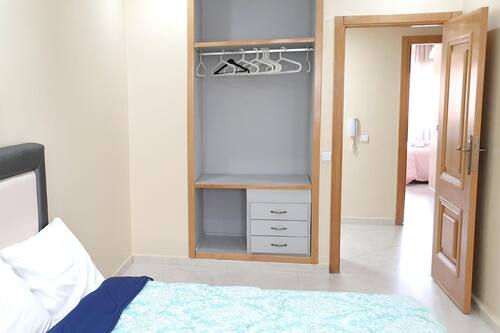 احجز شقة من 2 غرف نوم في الجديدة مع إطلالة رائعة على المدينة وشرفة مفروشة وواي فاي تبع د 4 كم عن الشاطئ في الجديدة قارن أسعار الفنادق في الجديدة