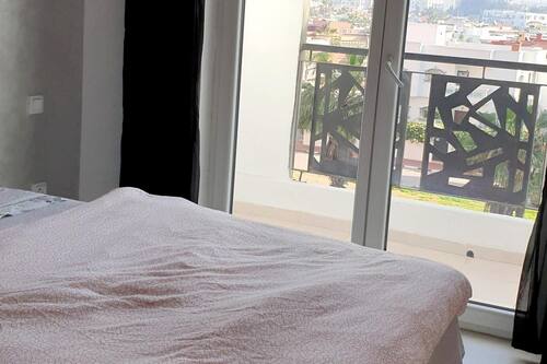 احجز شقة من 3 غرف نوم في الجديدة مع إطلالة رائعة على المدينة وشرفة مفروشة وواي فاي تبع د 4 كم عن الشاطئ في الجديدة قارن أسعار الفنادق في الجديدة