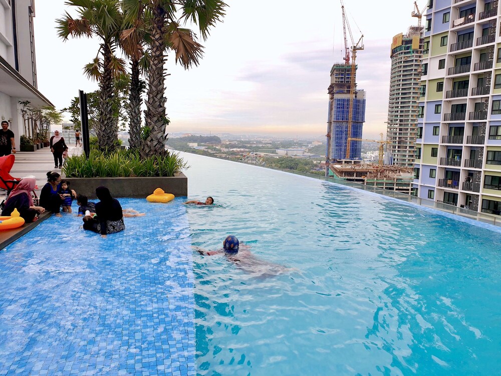 I Soho By Beestay 6pax 2mins To I Central Mall Shah Alam Updated Price Reviews Hd Photos Hotels Com