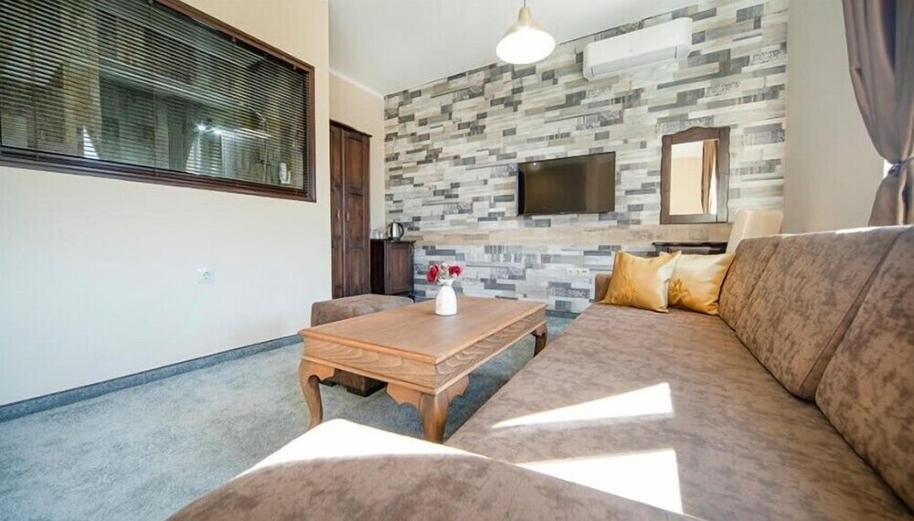 ホテル アンティーク プロフディフ の宿泊予約 ホテルズドットコム