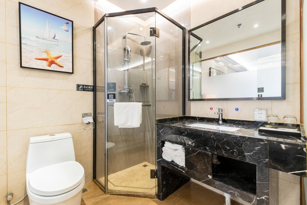 深圳宝安中心区宝体地铁站店预订, 2019深圳urba 柏纳酒店.