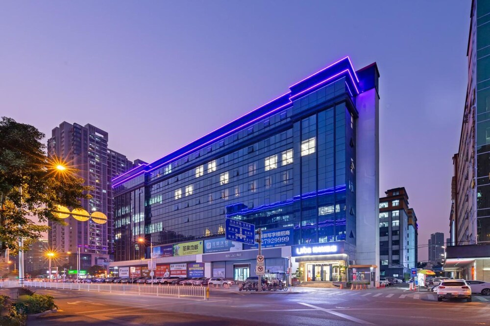 深圳宝安中心区宝体地铁站店预订, 2019深圳urba 柏纳酒店.