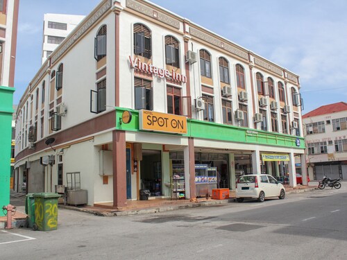 6 Tanjong Bidara Two Star Hotels from Rs2,666, Tanjong Bidara 