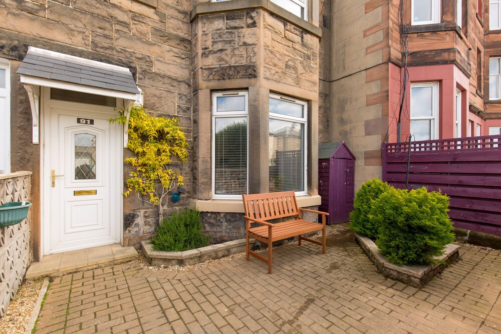 Book 414 Lochend Road Apartment In Edinburgh Hotels Com