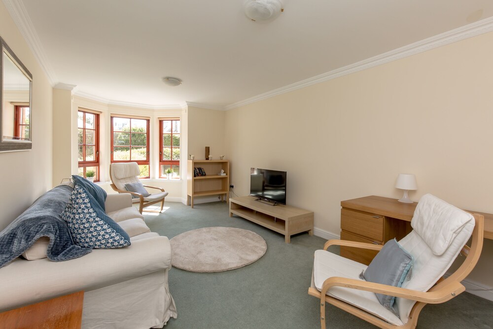 Book 418 Orchard Brae Avenue Apartment 3 In Edinburgh Hotels Com