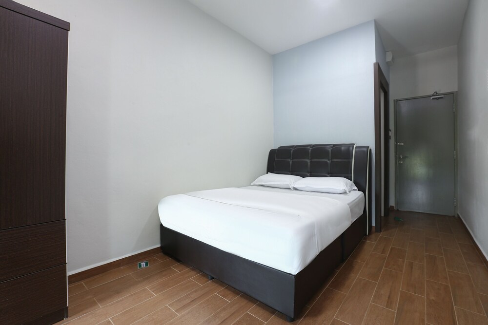 Book Oyo 89859 Pp Traveller S Hotel In Pasir Puteh Hotels Com