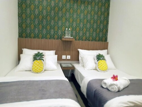 15 Closest Hotels to Galeri Pengangkutan Air in Pulau Awang Ghani 