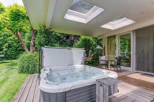 احجز Beautiful Holiday Home In Oldenzaal With Jacuzzi في اولدنزال قارن أسعار الفنادق في اولدنزال