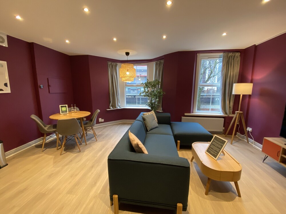 Aaron Wise 17 Fitzhamon Apartments Cardiff Info Photos Reviews Book At Hotels Com