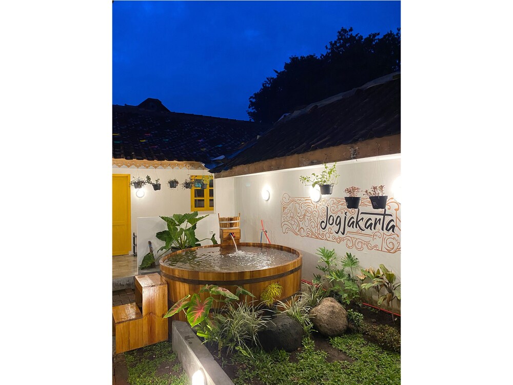 Pet Gallery Jogja - glorietalabel