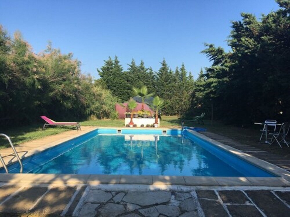 Les Chambres Bulles Du Chateau Belvize In Bize Minervois Hotels Com