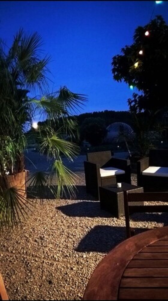 Les Chambres Bulles Du Chateau Belvize In Bize Minervois Hotels Com