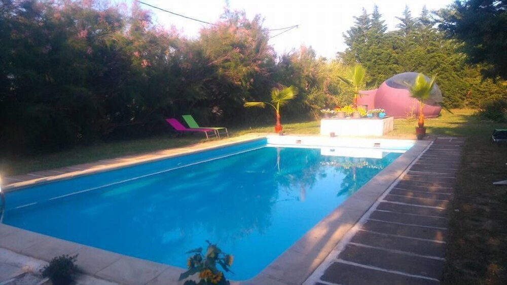 Les Chambres Bulles Du Chateau Belvize In Bize Minervois Hotels Com