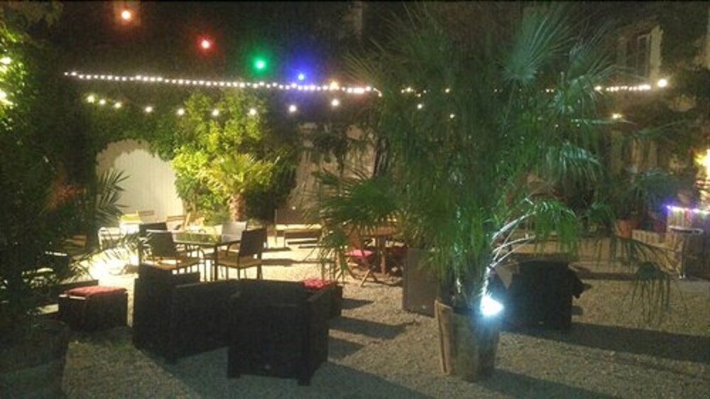 Les Chambres Bulles Du Chateau Belvize Bize Minervois Hotels Com