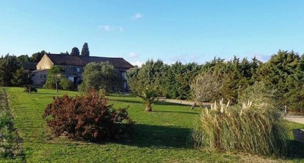 Les Chambres Bulles Du Chateau Belvize Bize Minervois Hotels Com