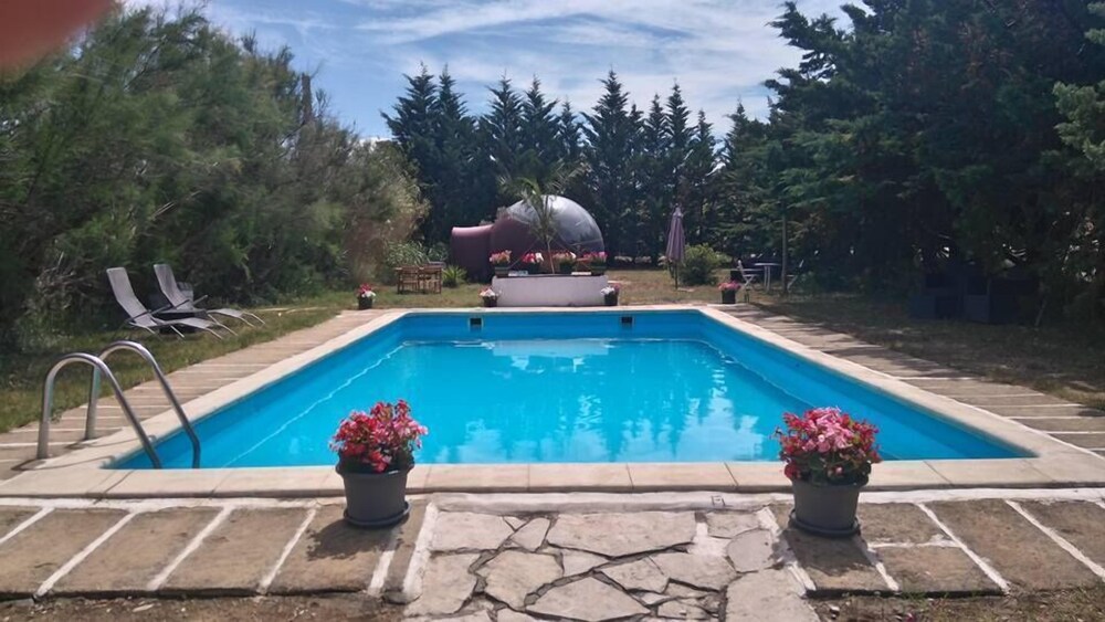 Les Chambres Bulles Du Chateau Belvize Bize Minervois Hotels Com