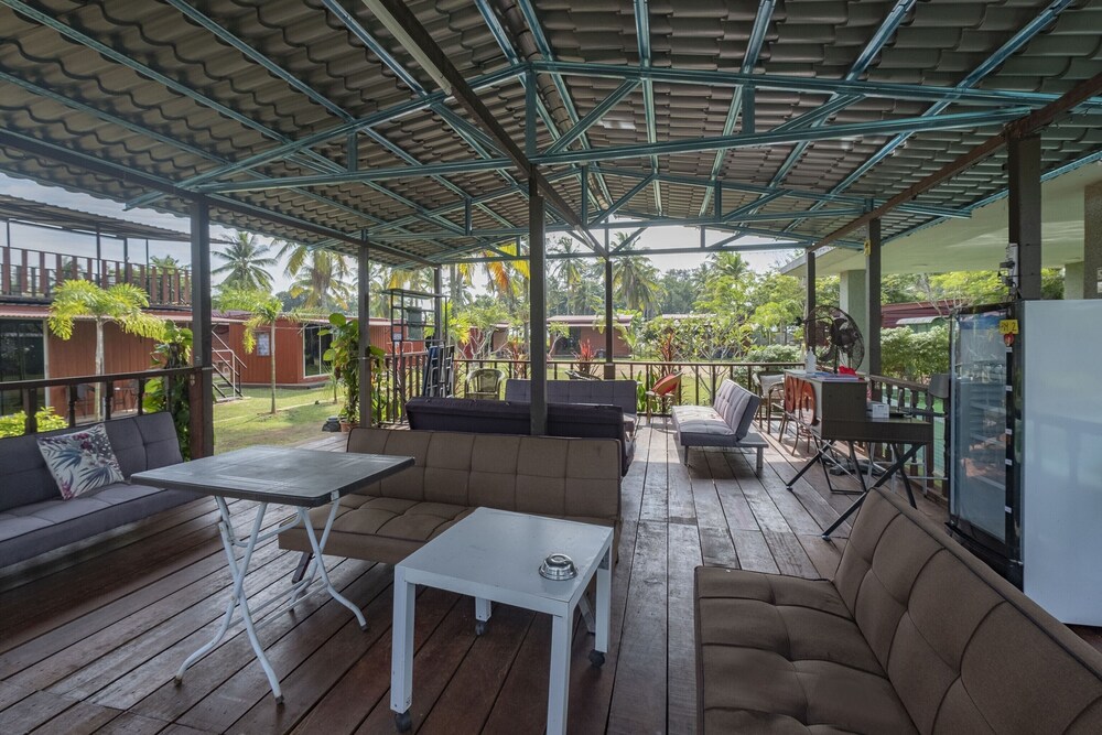 Oyo 89899 Cempaka Inn Chalet Kuantan Updated Price Reviews Hd Photos Hotels Com