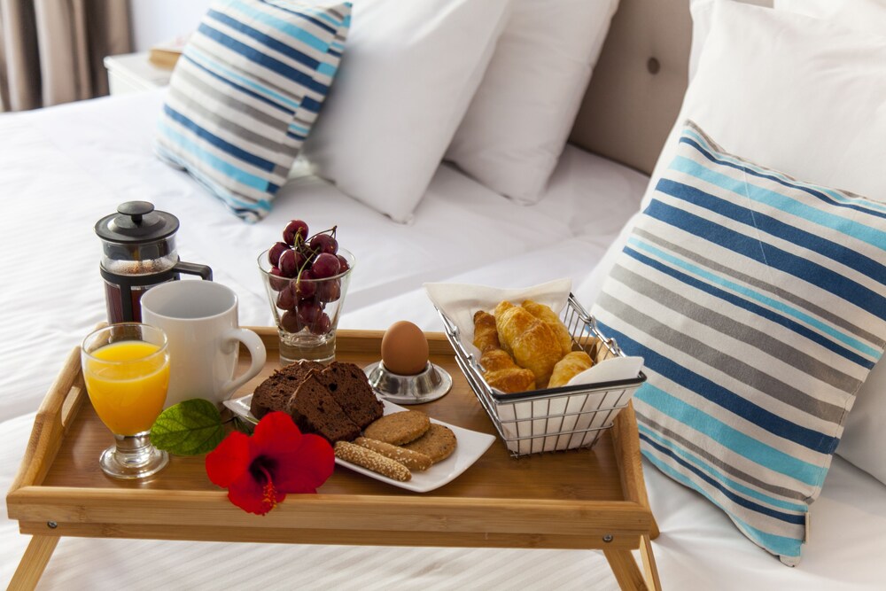 豪华三人房, 城市景观 - 客房送餐