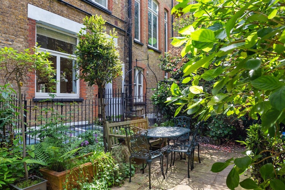 キングスロードへの平行な静かな通りにあるスタイリッシュ アパートメント チェルシー ロンドン の宿泊予約 ホテルズドットコム