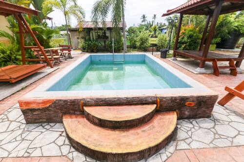 Book Oyo 89887 Chalet Yunie In Marang Hotels Com