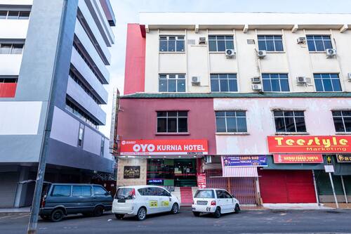 Book OYO 89997 Kurnia Hotel in Tawau Hotels.com