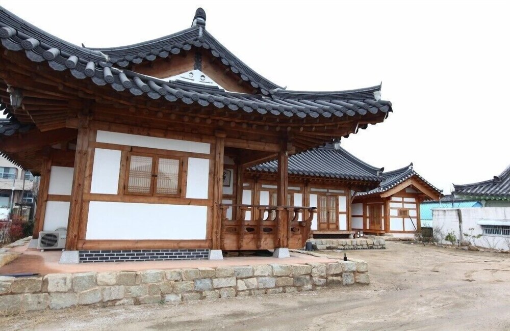 경주 한옥 솔낭 (Hanoksollang) 이용 후기 경주에 있는 한옥 솔낭 (Hanoksollang)
