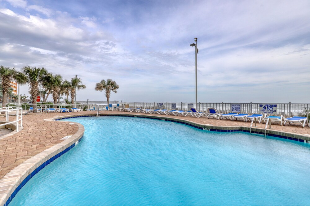 bright, waterfront condo w/ ocean views, shared