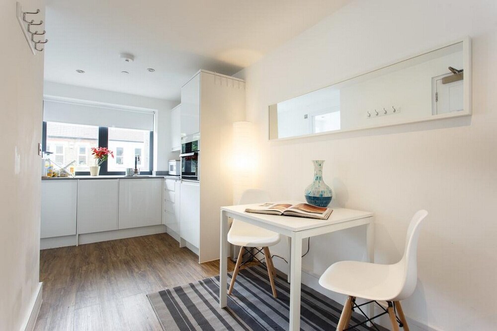 Book Manor House Studios in London  Hotels.com