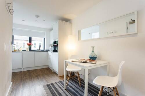 Book Manor House Studios in London  Hotels.com