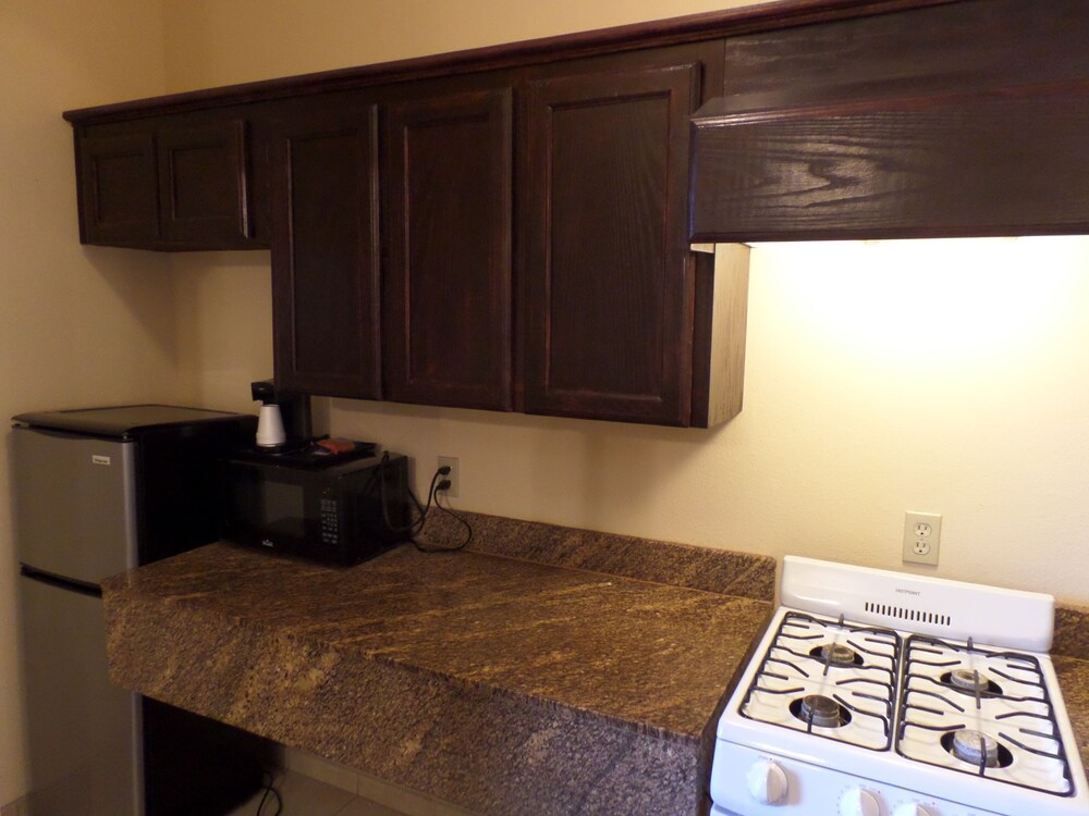 Book Guest Inn San Benito Harlingen In Hotels Guest Inn San Benito Harlingen Deluxe Suite Multiple Beds